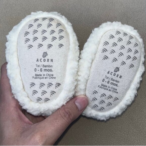 Acorn Slipper Booties 0-6 months - Picture 2 of 4